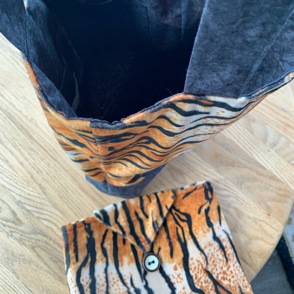 Hand Crafted Faux Fur Tote Bag with 2nd Makeup Bag - Picture 5 of 12